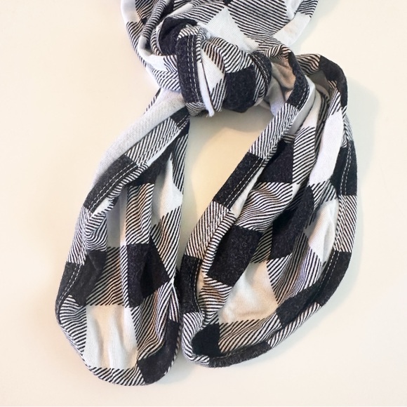 Milkmaid Goods 2 Piece Set Knotted Gown and Matching Hat Buffalo Plaid 0-3M - Picture 5 of 5